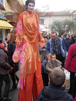 spectacle avec echassiere manu 2